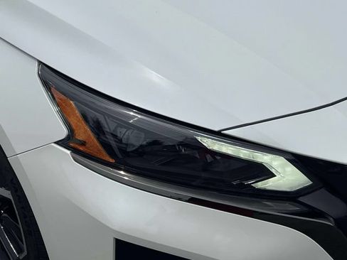 Used 2023 Nissan Altima 2.5 SR w/ SR Premium Package FWD image 10