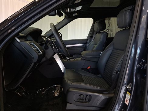 Certified 2025 Land Rover Discovery Dynamic SE image 13