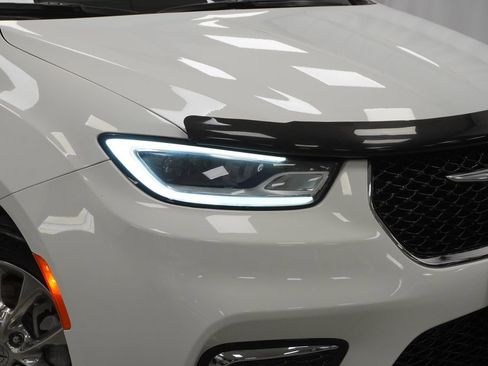 Used 2022 Chrysler Pacifica Touring-L AWD/4WD image 5