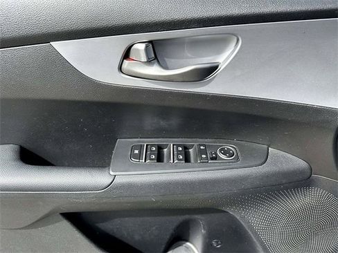 Used 2022 Kia Forte LXS w/ LXS Technology Package FWD image 11