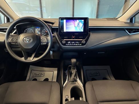 Used 2025 Toyota Corolla LE FWD image 9