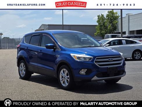 Used 2019 Ford Escape SE FWD image 1