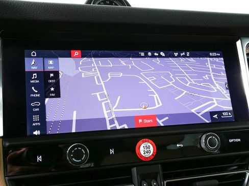 Certified 2025 Porsche Macan image 15