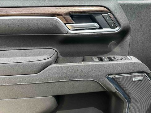 Used 2025 Chevrolet Silverado 1500 LT Trail Boss w/ Convenience Package II image 17