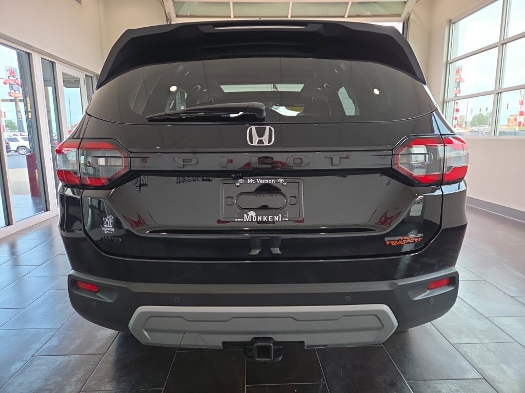 Used 2025 Honda Pilot TrailSport image 5