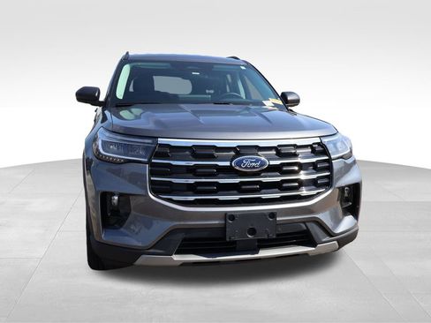 Used 2025 Ford Explorer Active w/ Active Comfort Package AWD/4WD image 8