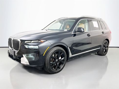 Used 2023 BMW X7 xDrive40i w/ Premium Package image 3