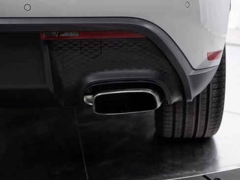 Certified 2025 Porsche Macan image 38