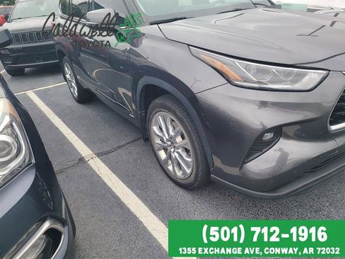 Used 2022 Toyota Highlander Limited AWD/4WD image 4