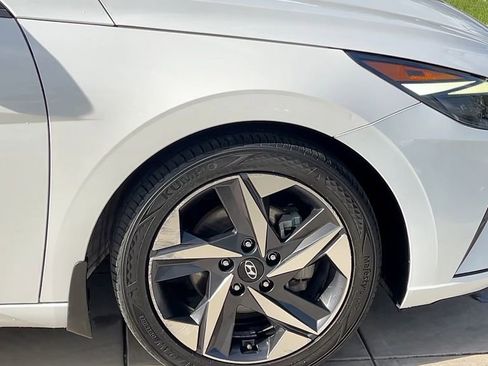 Used 2023 Hyundai Elantra SEL w/ Convenience Package image 12