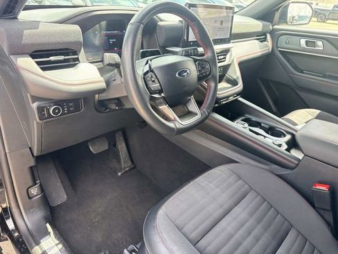 Used 2025 Ford Explorer ST-Line w/ ST-Line Street Pack image 26