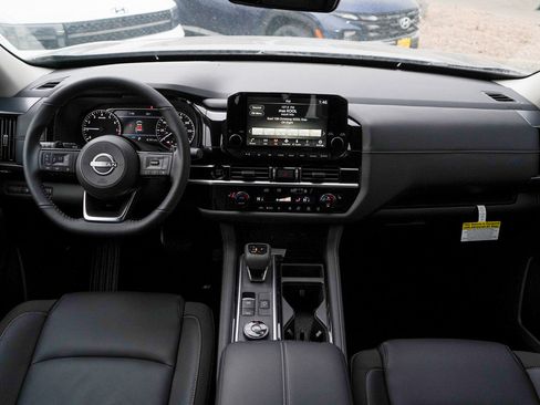 New 2025 Nissan Pathfinder SL image 13