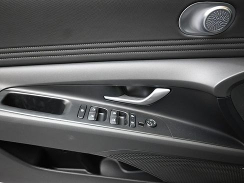 New 2026 Hyundai Elantra Limited FWD image 21