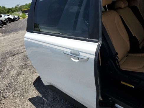 Used 2024 Kia Carnival EX FWD image 58