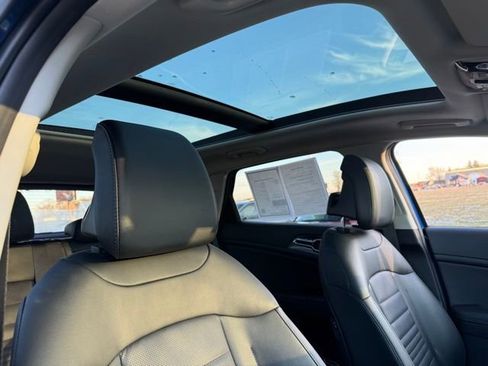 Certified 2025 Kia Sportage SX image 18