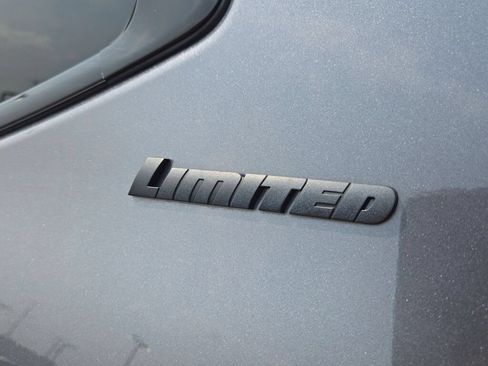 Used 2025 Toyota Tundra Limited AWD/4WD image 24