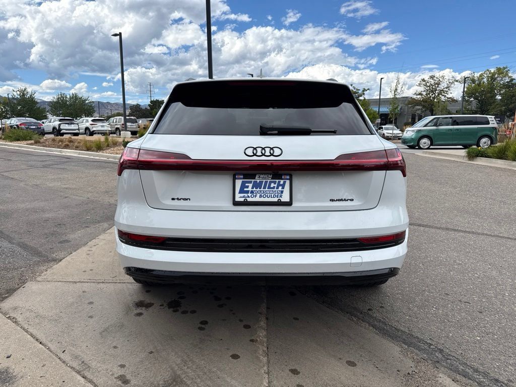 Used 2023 Audi e-tron Premium Plus w/ Premium Plus Package AWD/4WD image 4