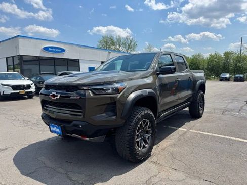 Used 2024 Chevrolet Colorado ZR2 w/ Safety Package AWD/4WD image 6