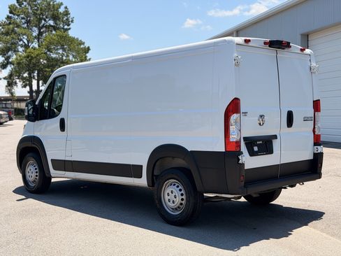 Used 2025 RAM ProMaster 2500 w/ Convenience Group FWD image 10