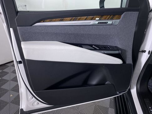 Certified 2025 Cadillac Escalade Sport Platinum w/ LPO, Floor Liner Package AWD/4WD image 13