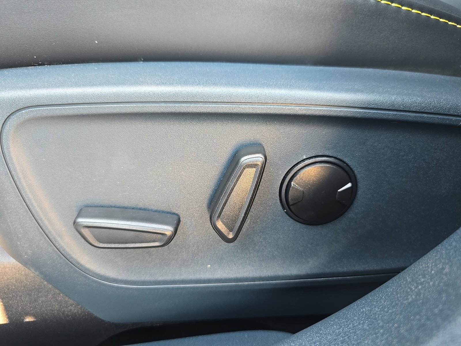 Used 2025 Ford Maverick Lobo AWD/4WD image 12