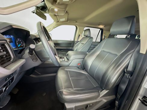 Used 2023 Ford Expedition Max XLT image 13