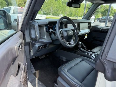 New 2025 Ford Bronco Badlands image 10