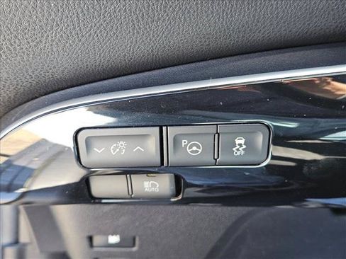 Used 2017 Toyota Prius Two w/ Prius Two Safety Plus Package FWD image 11