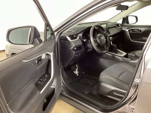 Used 2022 Toyota RAV4 LE FWD image 9