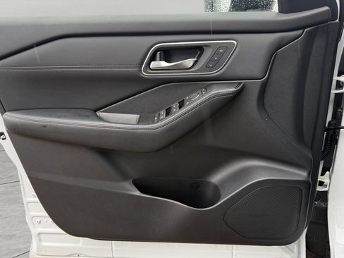 Used 2025 Nissan Rogue Platinum image 20