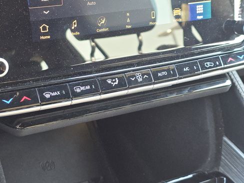 Used 2024 Jeep Wagoneer L Series II w/ Flexible Seating Group image 21