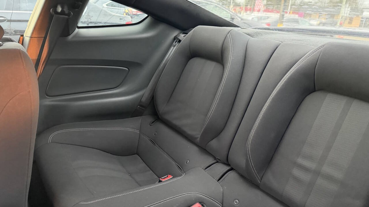 Used 2018 Ford Mustang Coupe RWD image 14