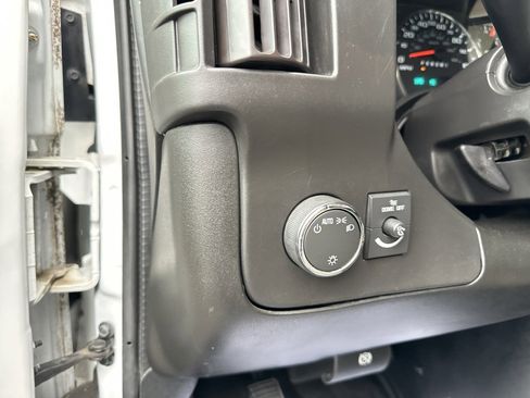 Used 2021 Chevrolet Express 2500 w/ Driver Convenience Package image 15