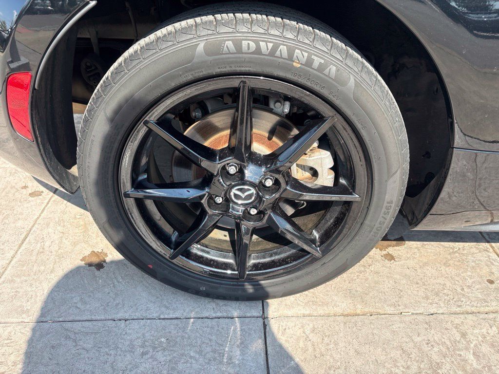 Used 2021 MAZDA MX-5 Miata Sport RWD image 14