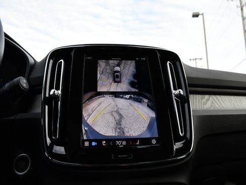 Certified 2025 Volvo XC40 B5 Plus image 13