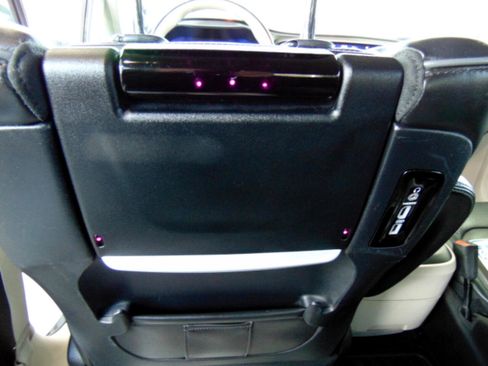 Used 2018 Chrysler Pacifica Limited w/ Tire & Wheel Group image 14