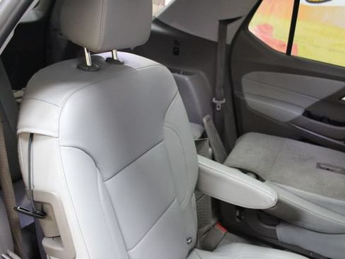 Used 2019 Chevrolet Traverse LT w/ LT Premium Package AWD/4WD image 9