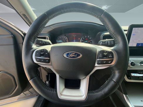 Used 2022 Ford Explorer XLT w/ Equipment Group 202A RWD image 11