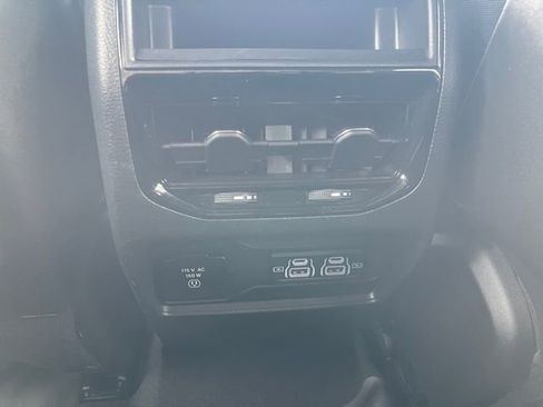 Used 2024 Jeep Grand Cherokee Altitude image 28