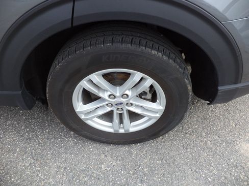 Used 2023 Ford Explorer XLT w/ Equipment Group 202A AWD/4WD image 4