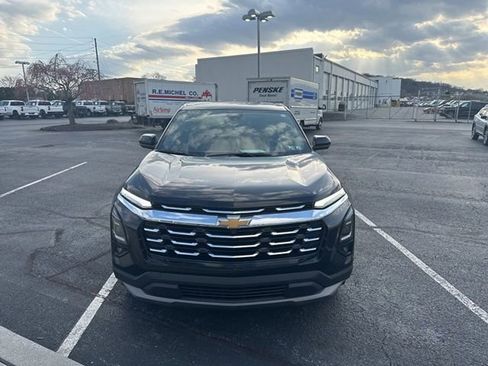 Used 2026 Chevrolet Equinox LT w/ Safety and Technology Package image 2