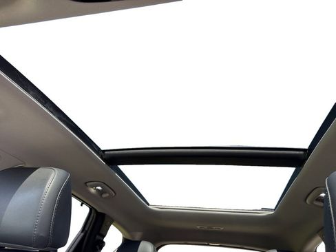 Used 2023 Hyundai Santa Fe SEL w/ Premium Package image 16