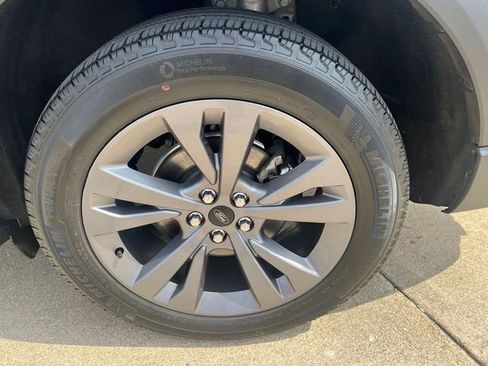 Used 2022 Ford Explorer XLT w/ Equipment Group 202A image 26