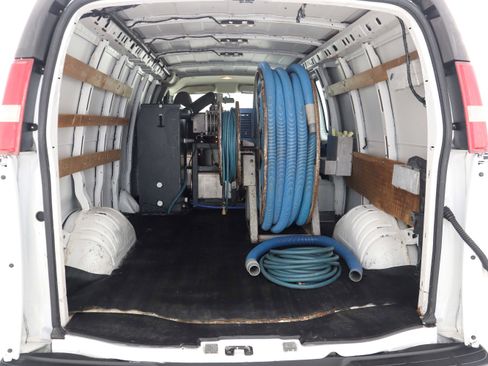 Used 2017 Chevrolet Express 2500 Extended image 11