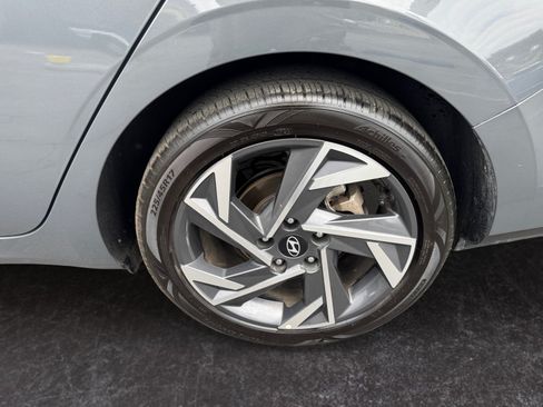 Used 2025 Hyundai Elantra Sport FWD image 14
