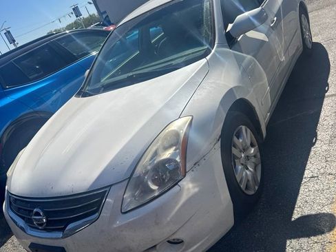 Used 2011 Nissan Altima 2.5 S FWD image 1