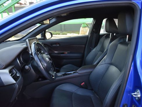 Used 2019 Toyota C-HR Limited FWD image 14