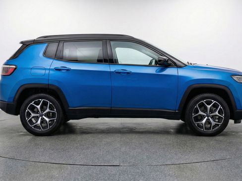 Used 2025 Jeep Compass Limited AWD/4WD image 14