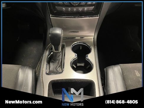 Used 2021 Jeep Grand Cherokee Laredo X AWD/4WD image 11