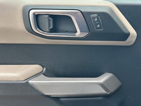 Used 2022 Ford Bronco Wildtrak image 8